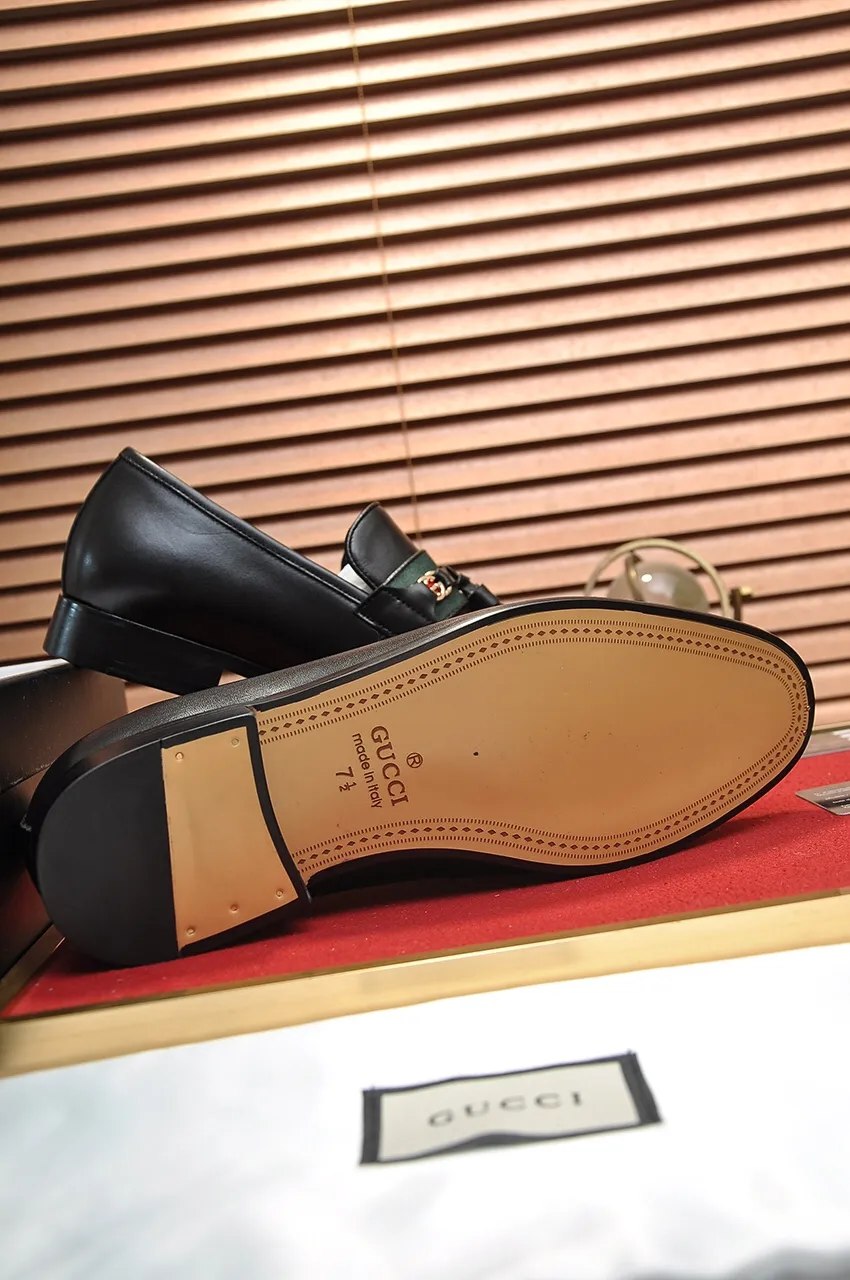 Men's shoes💰500💶Italy's top luxury men's shoe giant (GUCCI) (Gucci) (full cowhide lining) new arrival🍃Original European style🔰 Pleasant to the eye😍In order to make the shoes more durable and non-deformable🌀The production continues to follow traditional methods but there is still no lack of innovation💪Choose original sheepskin for the leather♻️ Smooth and natural And extra bright ⭐Made of imported cowhide, the first choice of rich people 38-45 (45 customized)